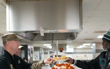 Andrews’ leaders serve Thanksgiving meals to base personnel