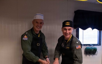 Thanksgiving cake cutting