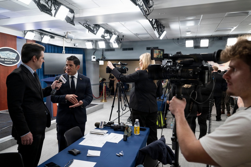 DoW Officials Hold Interviews During New Media Week