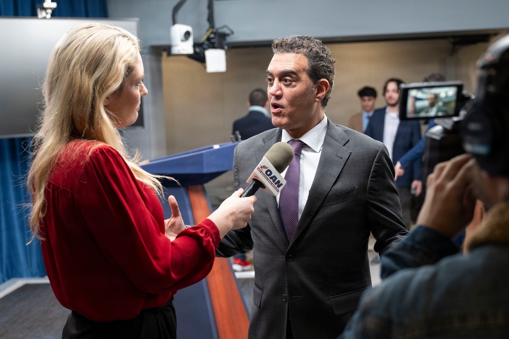 DoW Officials Hold Interviews During New Media Week