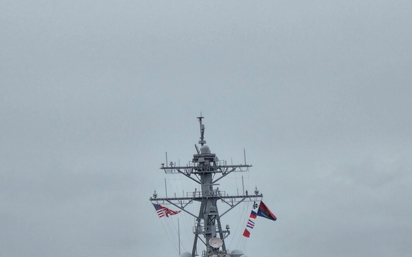USS Benfold (DDG 65) arrives in Everett