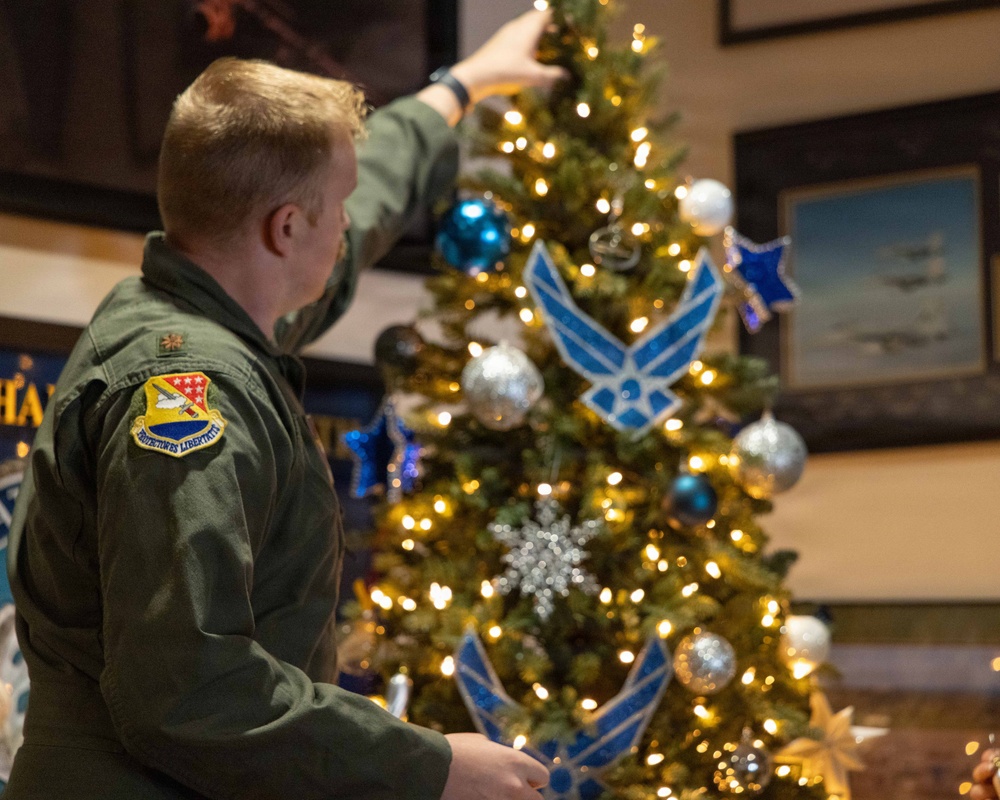 Service Members, Families Decorate Holiday Trees at Mustin Beach Club