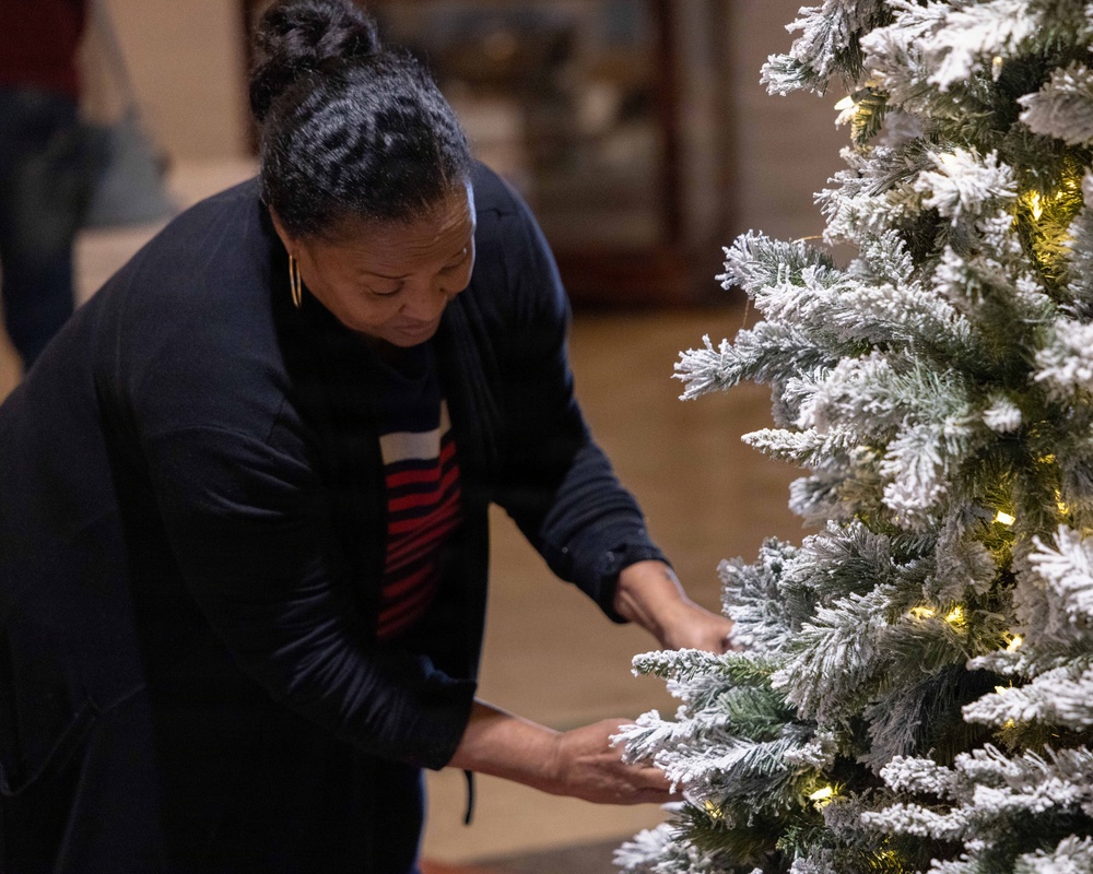 Service Members, Families Decorate Holiday Trees at Mustin Beach Club