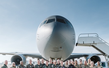 Lt. Gen. Healy interacting with Air Force Reserve members