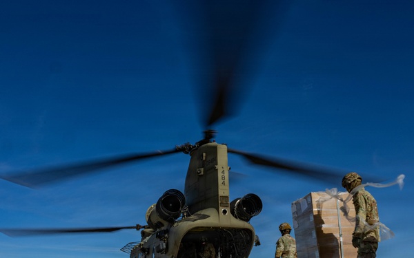 Concertina wire airlift