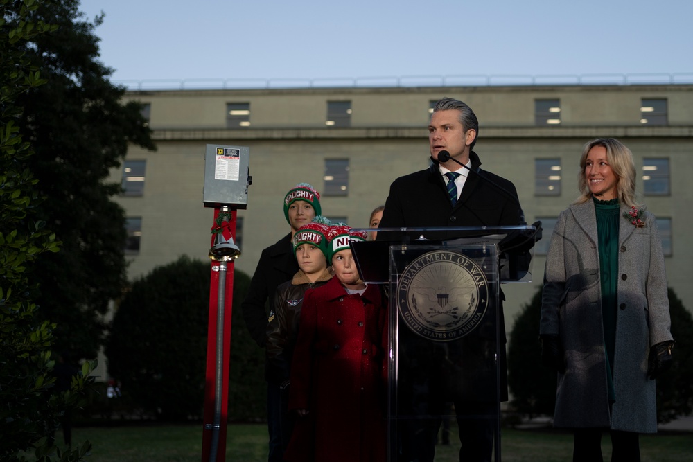 SW Hosts Inaugural Christmas Tree Lighting Ceremony