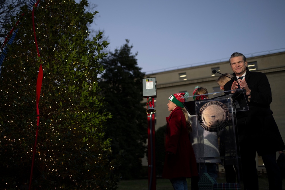 SW Hosts Inaugural Christmas Tree Lighting Ceremony