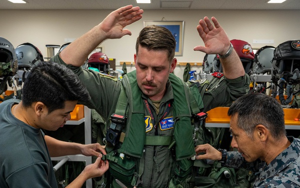 U.S. and Japan sister flights team up for bilateral flight