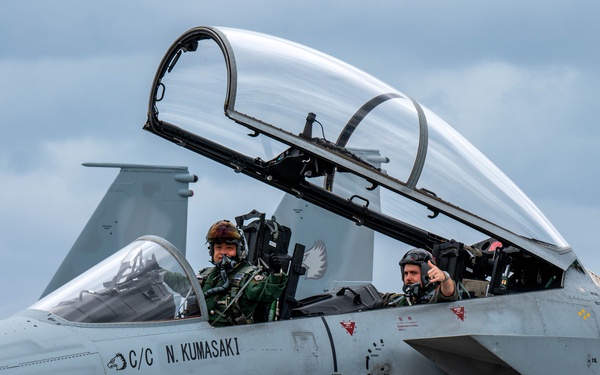 U.S. and Japan sister flights team up for bilateral flight