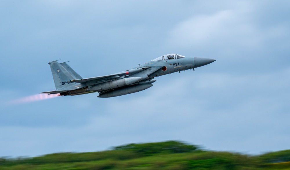 U.S. and Japan sister flights team up for bilateral flight