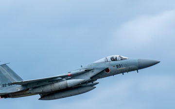U.S. and Japan sister flights team up for bilateral flight
