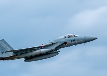 U.S. and Japan sister flights team up for bilateral flight