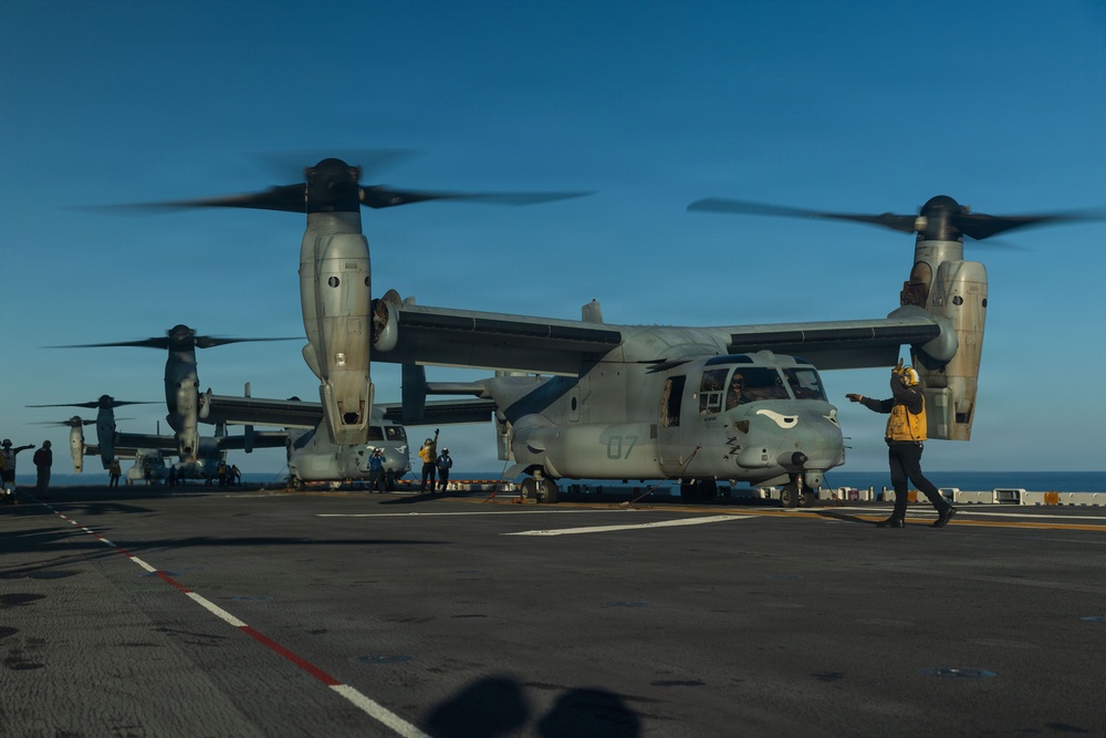 11th MEU Marines, Sailors Conduct Deck Landing Qualifications