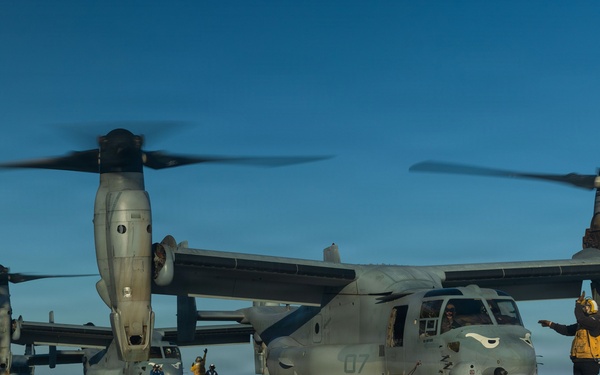 11th MEU Marines, Sailors Conduct Deck Landing Qualifications