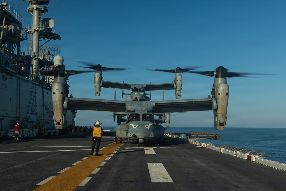 11th MEU Marines, Sailors Conduct Deck Landing Qualifications