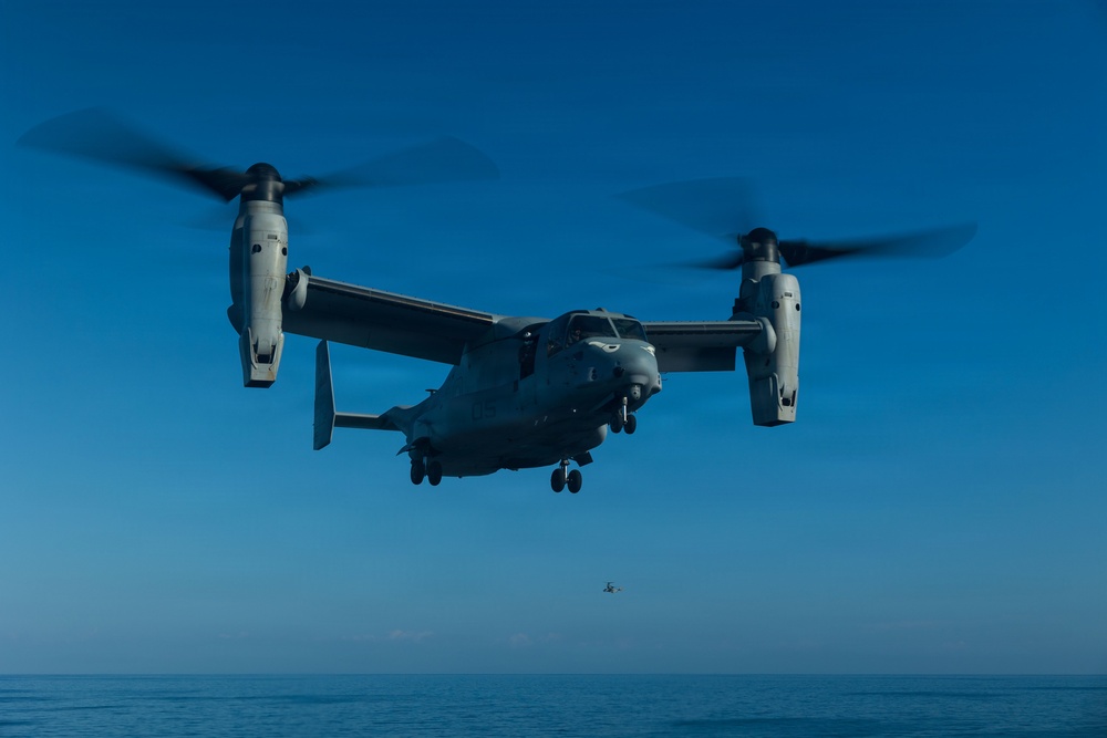 11th MEU Marines, Sailors Conduct Deck Landing Qualifications
