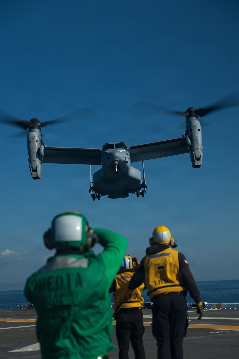 11th MEU Marines, Sailors Conduct Deck Landing Qualifications