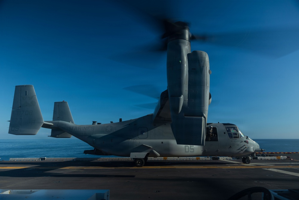 11th MEU Marines, Sailors Conduct Deck Landing Qualifications