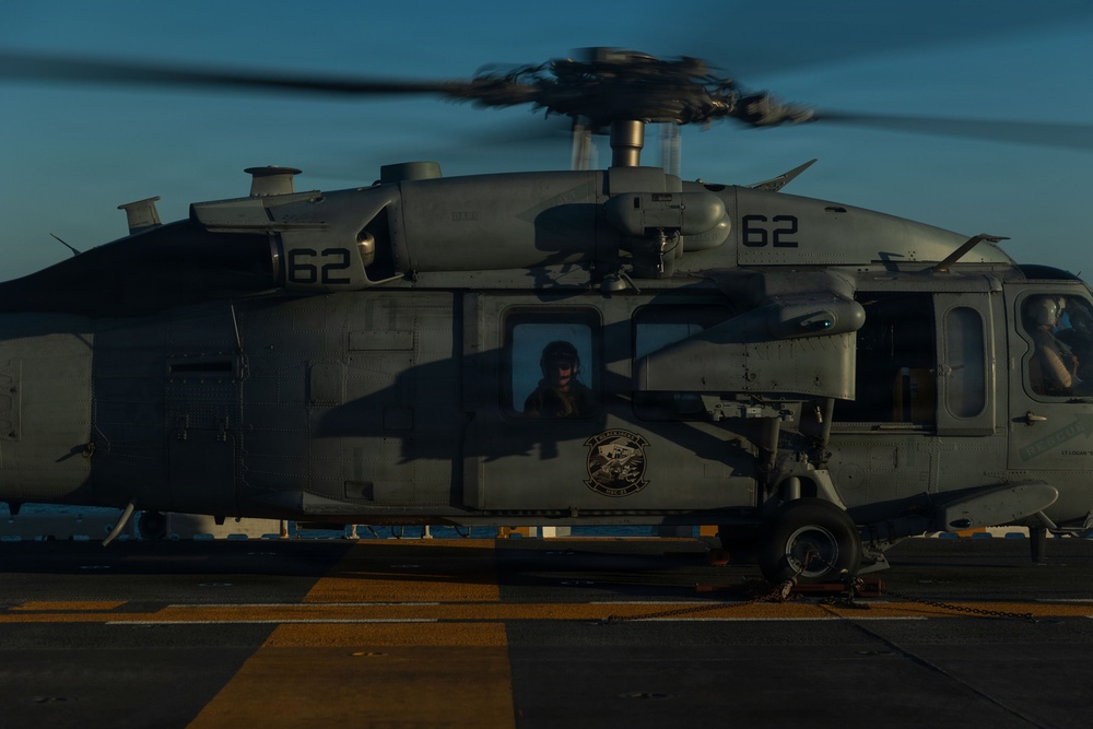 11th MEU Marines, Sailors Conduct Deck Landing Qualifications