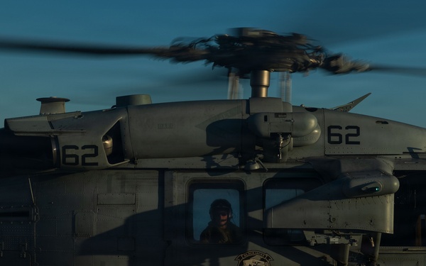 11th MEU Marines, Sailors Conduct Deck Landing Qualifications