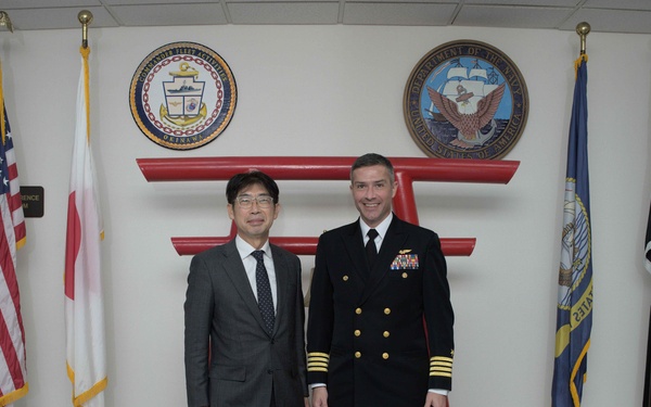 Ambassador in charge of Okinawan Affairs visits CFAO