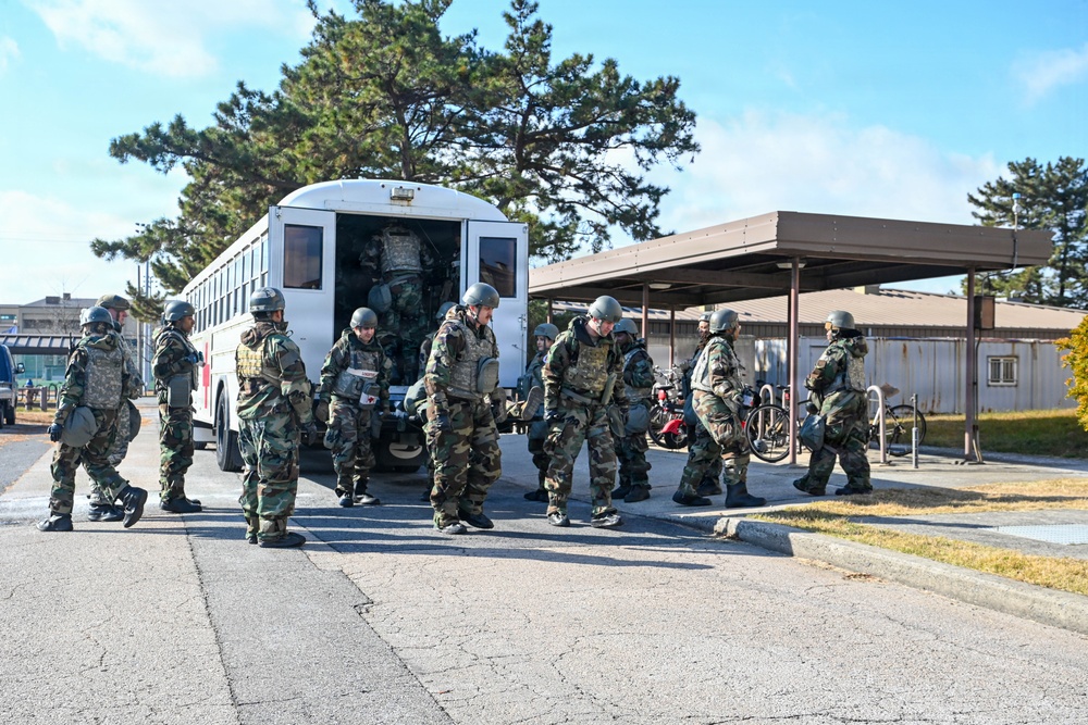 Kunsan AB Fire &amp; Medical Airmen collaborate during Beverly Sentinel 26-1