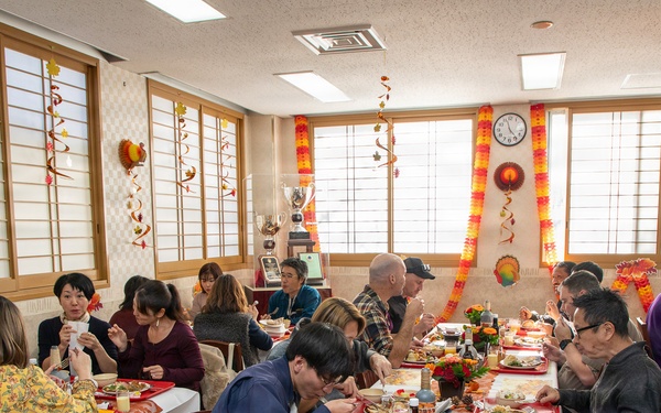 Camp Zama Dining Facility serves Thanksgiving meal