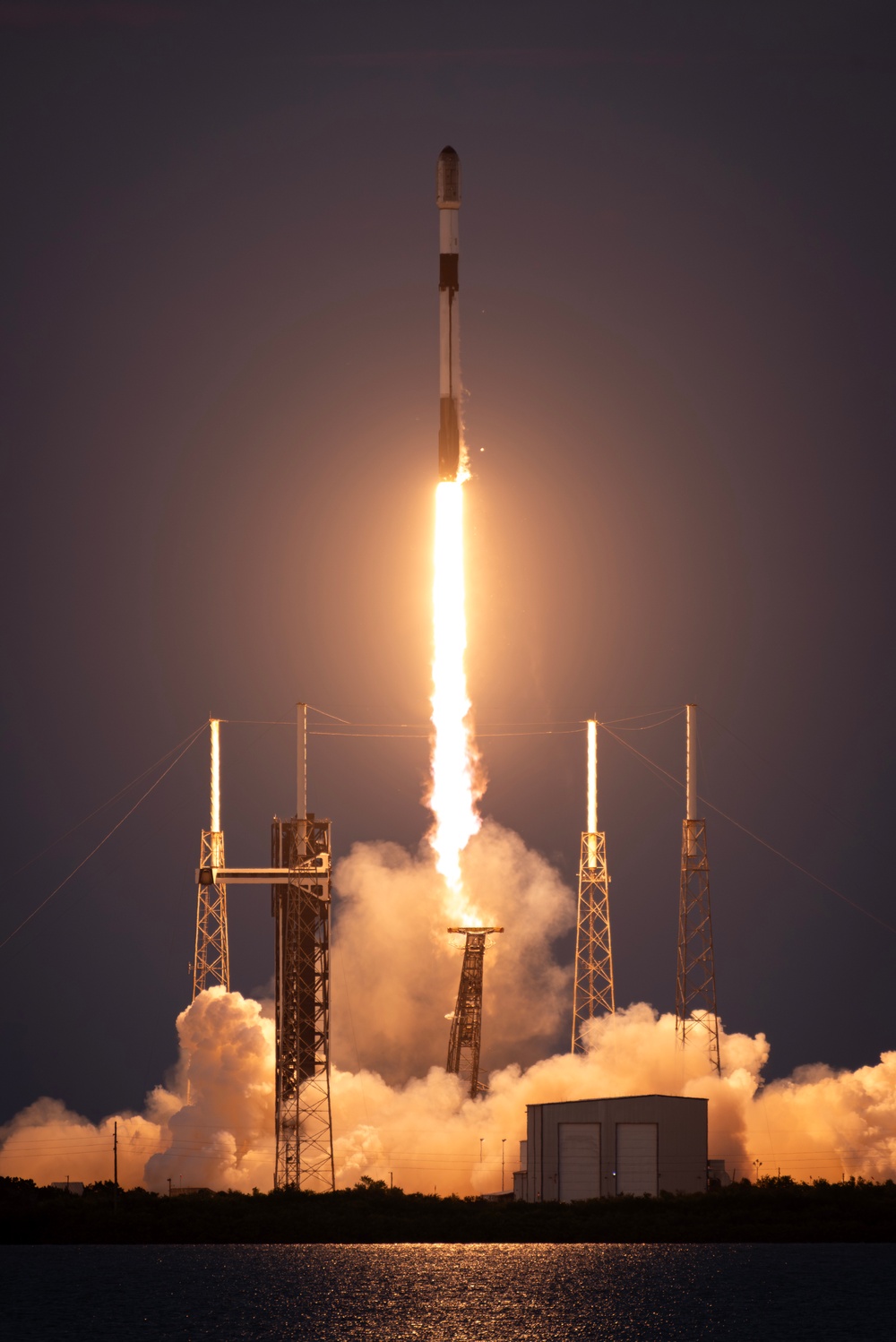 Starlink 6-95 Launches from Cape Canaveral Space Force Station