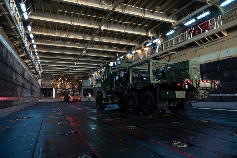 11th MEU Marines, Sailors Conduct Ship to Shore Movement