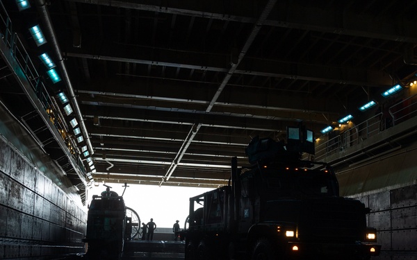 11th MEU Marines, Sailors Conduct Ship to Shore Movement