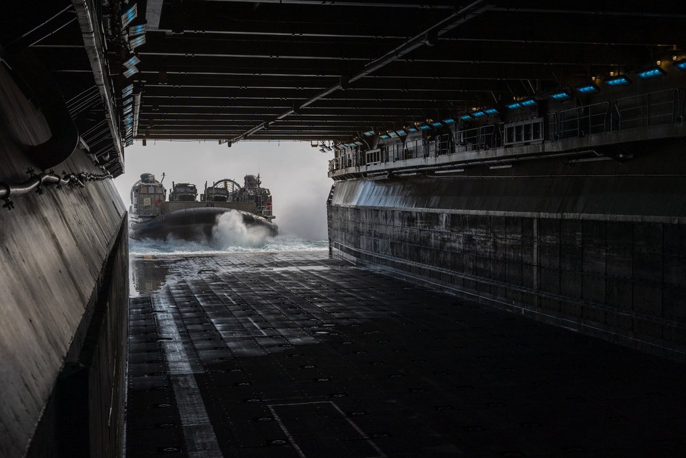 11th MEU Marines, Sailors Conduct Ship to Shore Movement