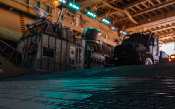 11th MEU Marines, Sailors Conduct Ship to Shore Movement