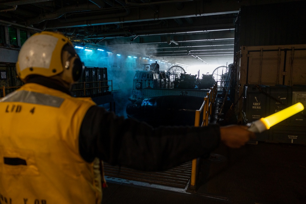 11th MEU Marines, Sailors Conduct Ship to Shore Movement