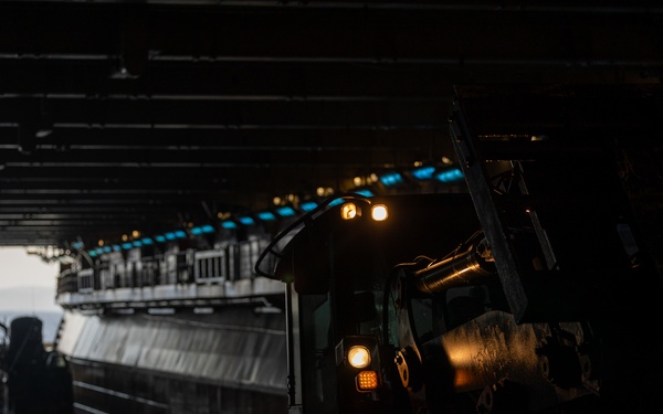 11th MEU Marines, Sailors Conduct Ship to Shore Movement