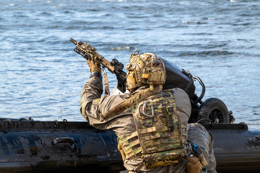 Coast Guard Maritime Security Response Team-East conducts training