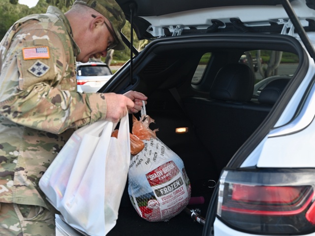 Presidio of Monterey Chaplain-led Thanksgiving meal giveaway supports service members, families