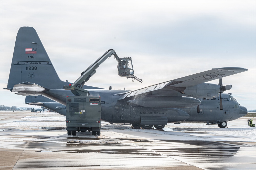 De-icing keeps aircraft flying