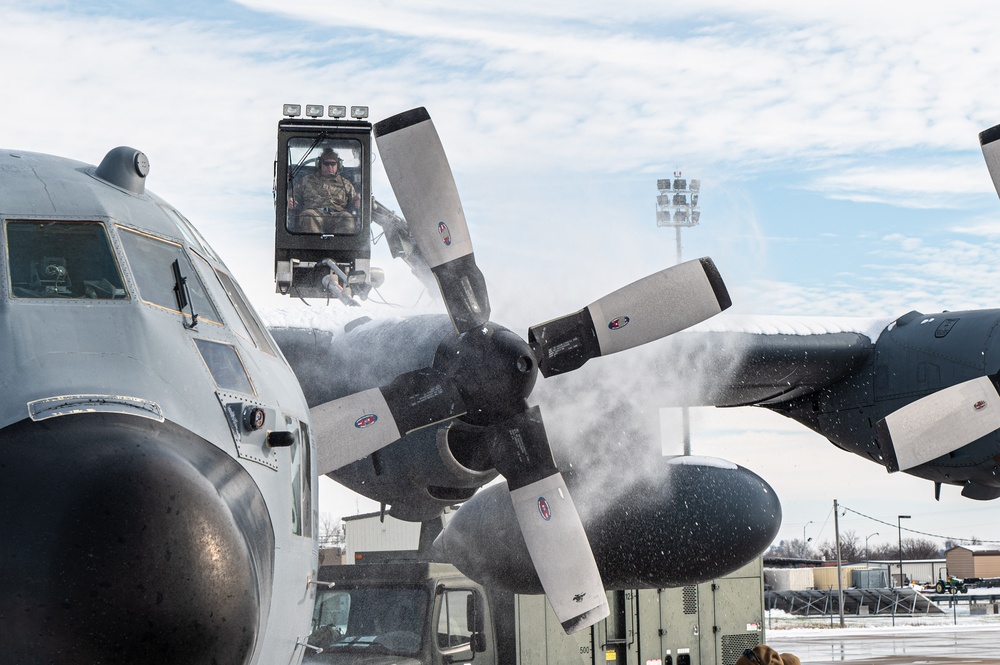 De-icing keeps aircraft flying
