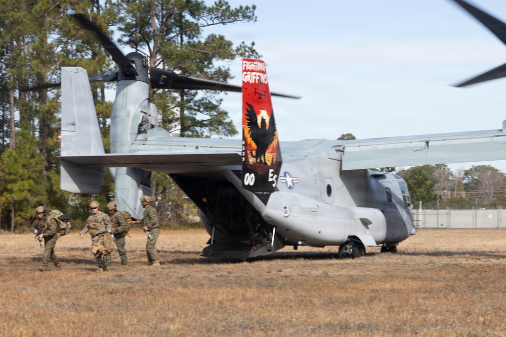 Marines with Advanced Infantry Training Battalion participate in an aerial insertion training exercise