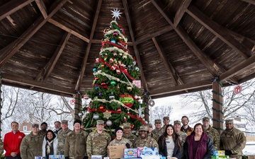 Fort Knox Garrison headquarters assists with toy delivery to Santa's Workshop