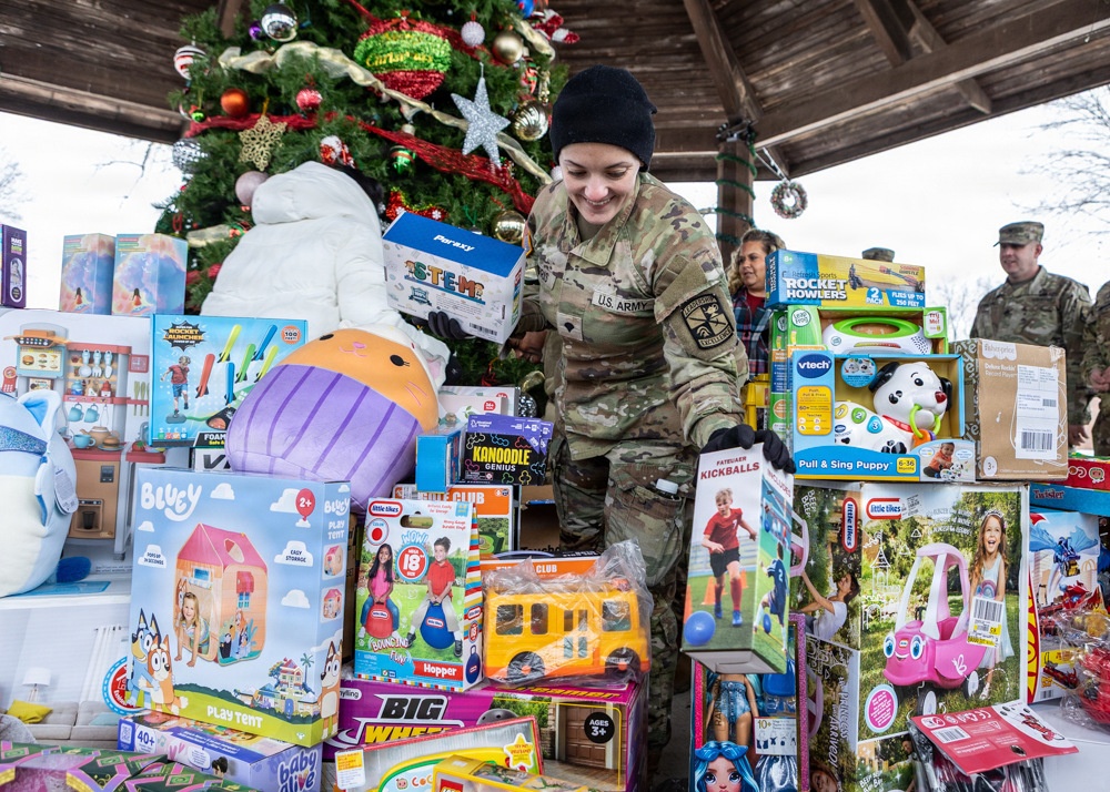 Fort Knox Garrison headquarters assists with toy delivery to Santa's Workshop