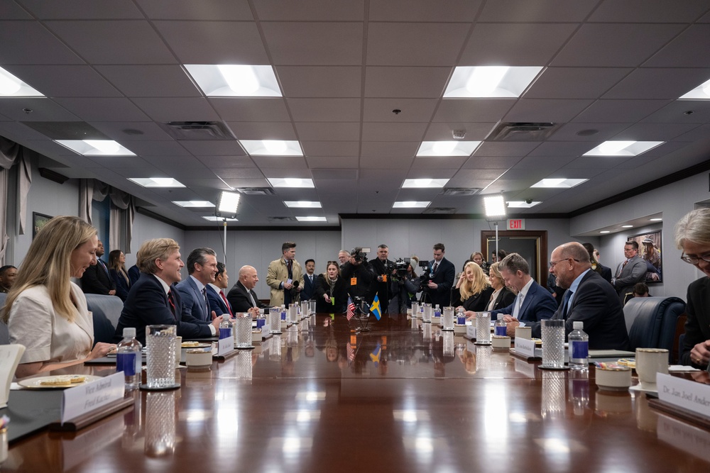 SW Hosts Swedish Minister of Defense Pål Jonson