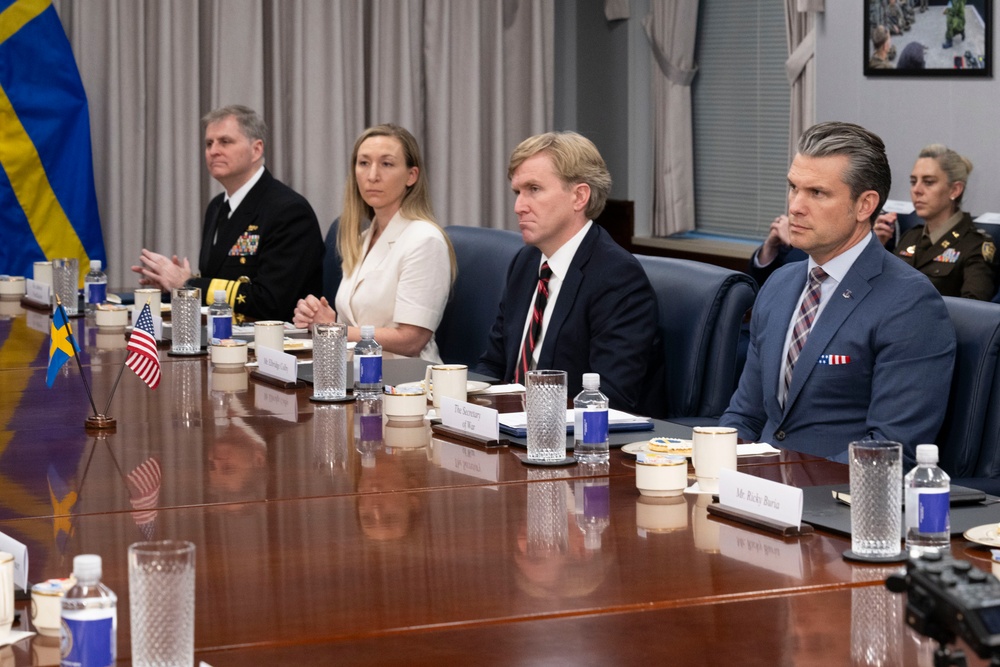 SW Hosts Swedish Minister of Defense Pål Jonson