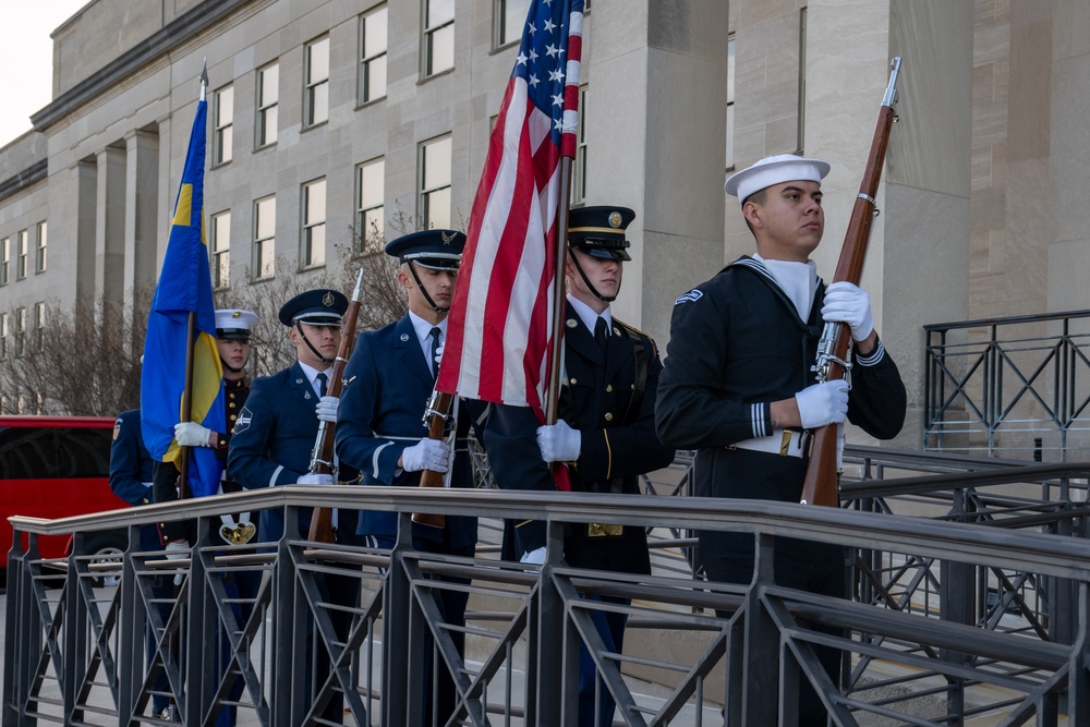 SW Hosts Swedish Minister of Defense Pål Jonson