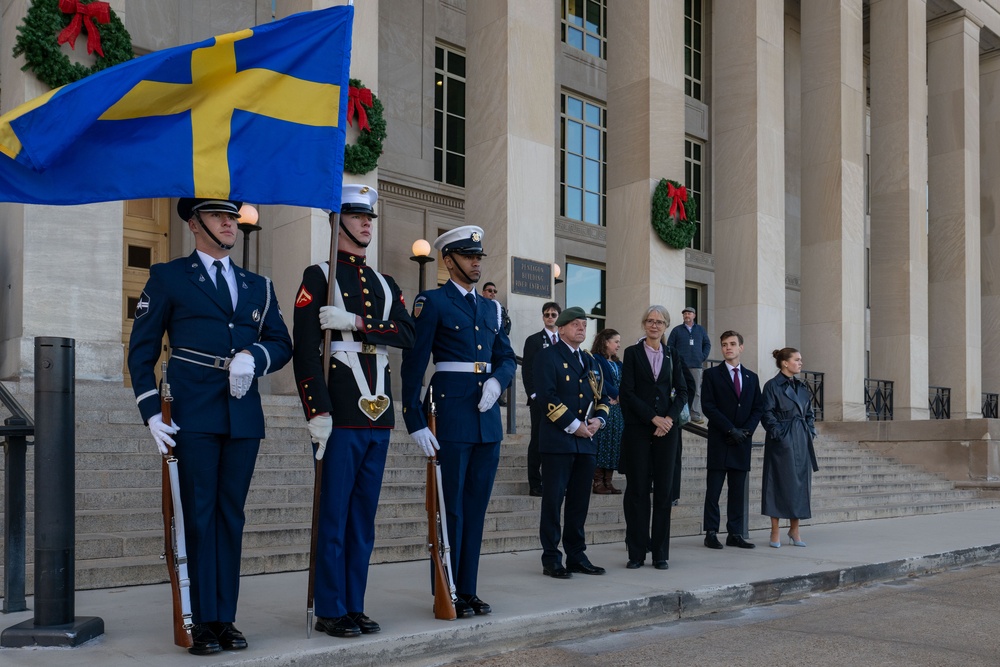 SW Hosts Swedish Minister of Defense Pål Jonson