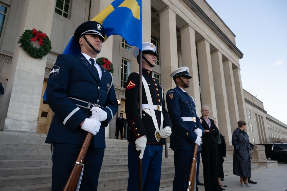 SW Hosts Swedish Minister of Defense Pål Jonson