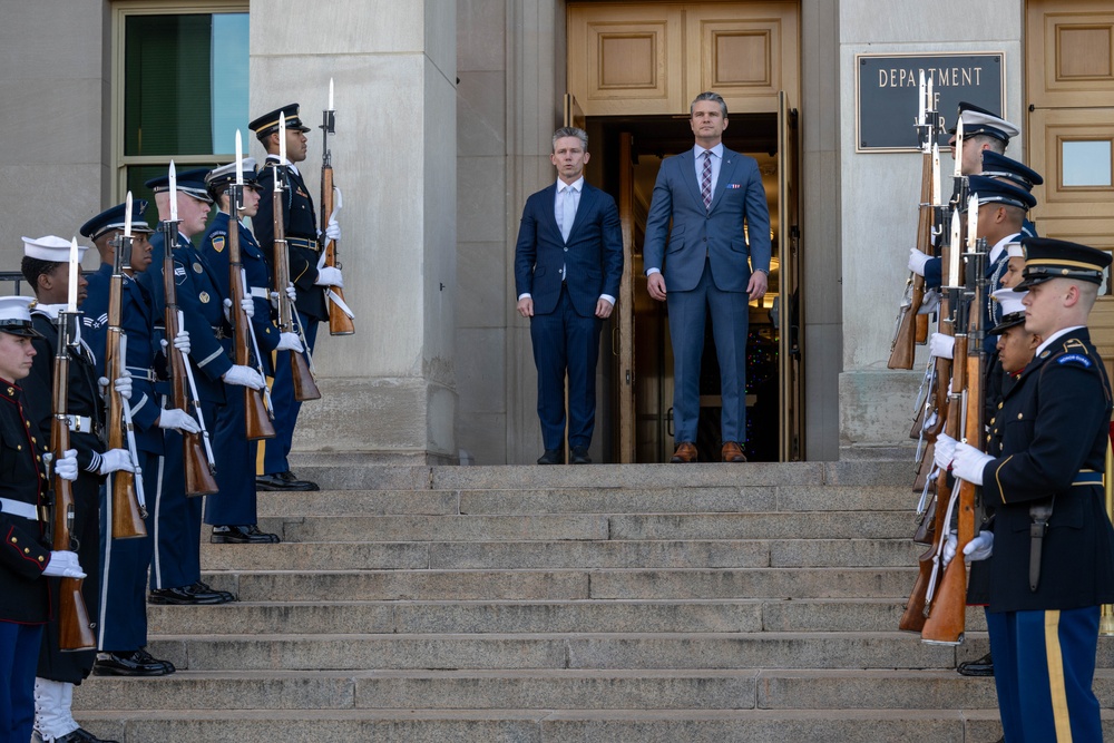 SW Hosts Swedish Minister of Defense Pål Jonson