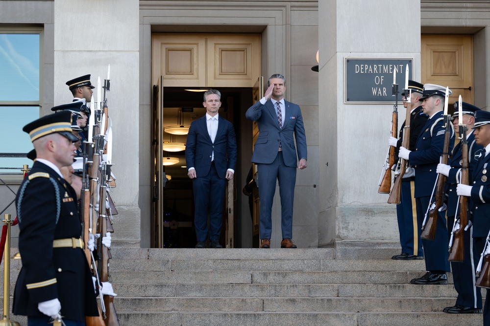 SW Hosts Swedish Minister of Defense Pål Jonson