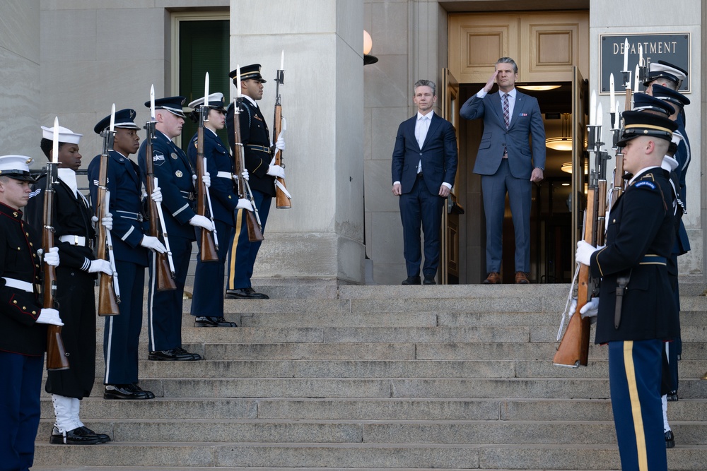 SW Hosts Swedish Minister of Defense Pål Jonson