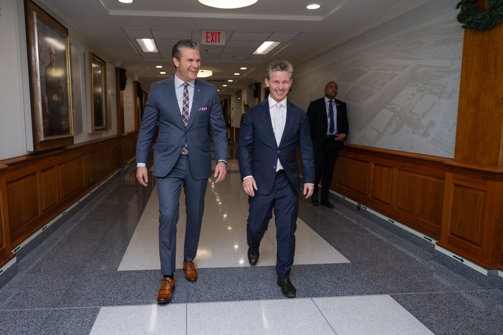 SW Hosts Swedish Minister of Defense Pål Jonson